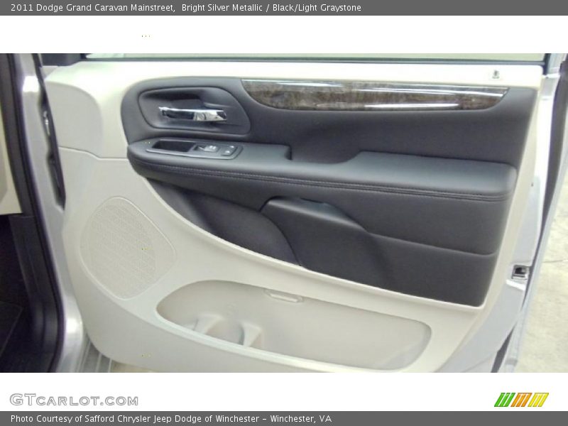 Bright Silver Metallic / Black/Light Graystone 2011 Dodge Grand Caravan Mainstreet