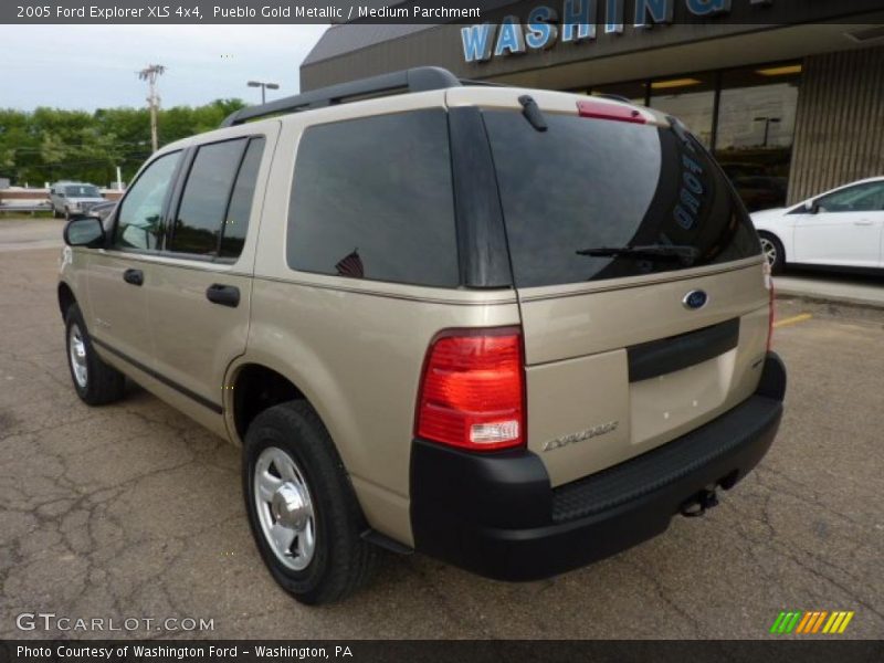 Pueblo Gold Metallic / Medium Parchment 2005 Ford Explorer XLS 4x4
