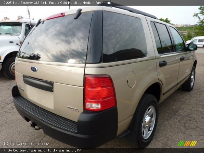 Pueblo Gold Metallic / Medium Parchment 2005 Ford Explorer XLS 4x4