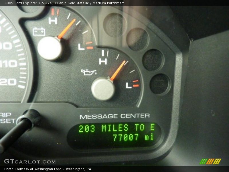 Pueblo Gold Metallic / Medium Parchment 2005 Ford Explorer XLS 4x4
