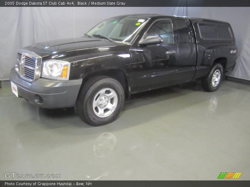 Black / Medium Slate Gray 2005 Dodge Dakota ST Club Cab 4x4