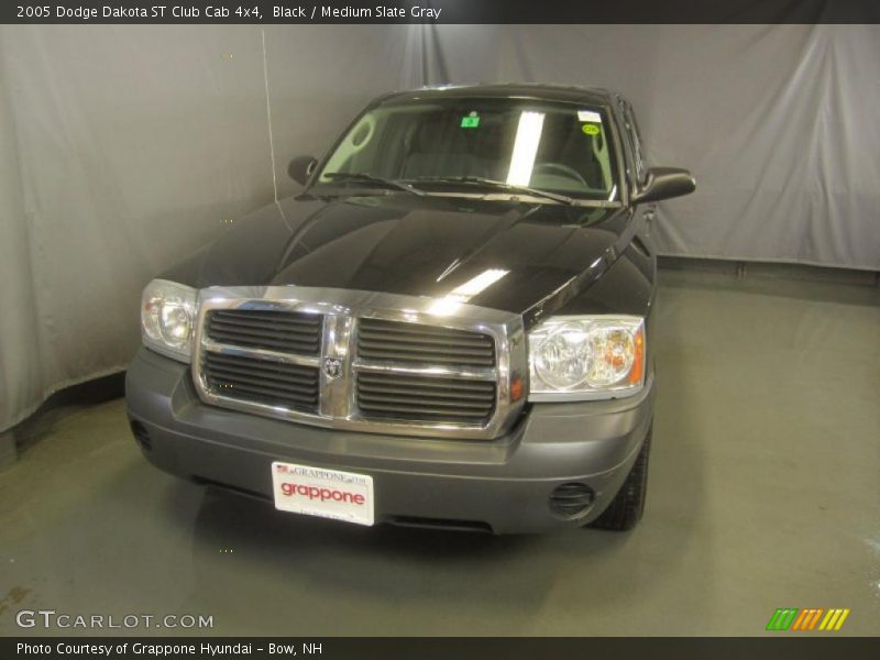 Black / Medium Slate Gray 2005 Dodge Dakota ST Club Cab 4x4