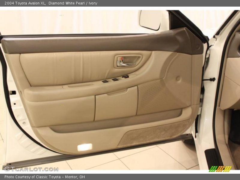 Diamond White Pearl / Ivory 2004 Toyota Avalon XL