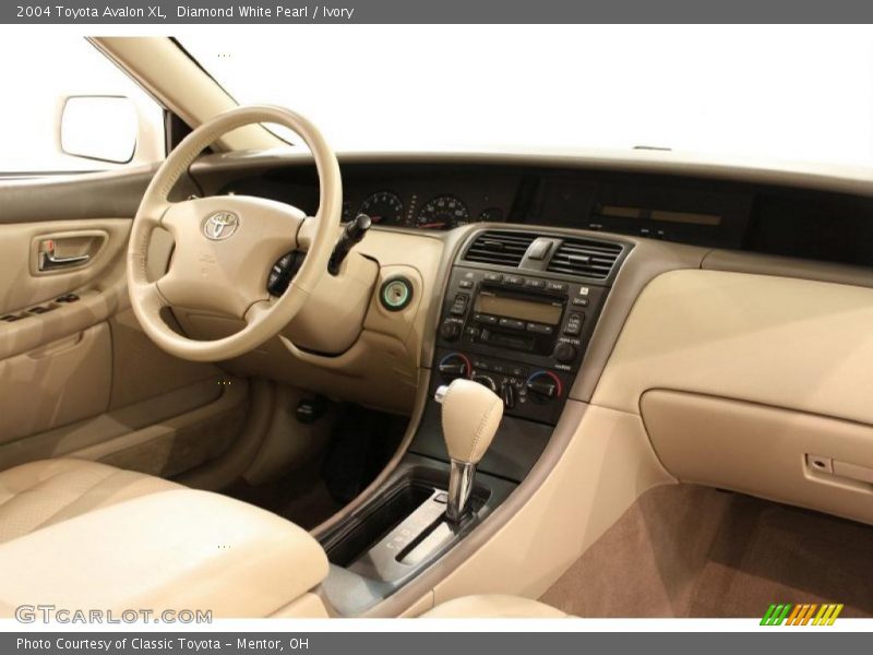 Diamond White Pearl / Ivory 2004 Toyota Avalon XL