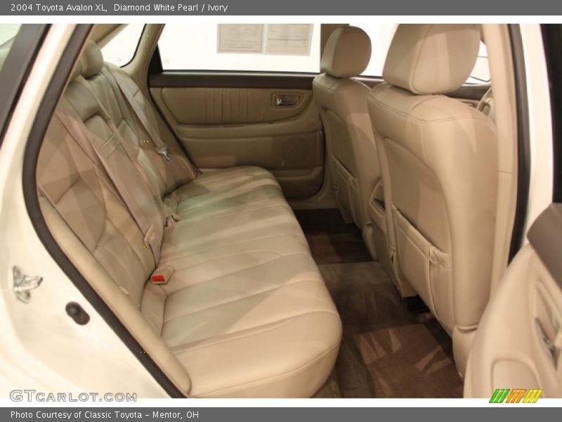 Diamond White Pearl / Ivory 2004 Toyota Avalon XL