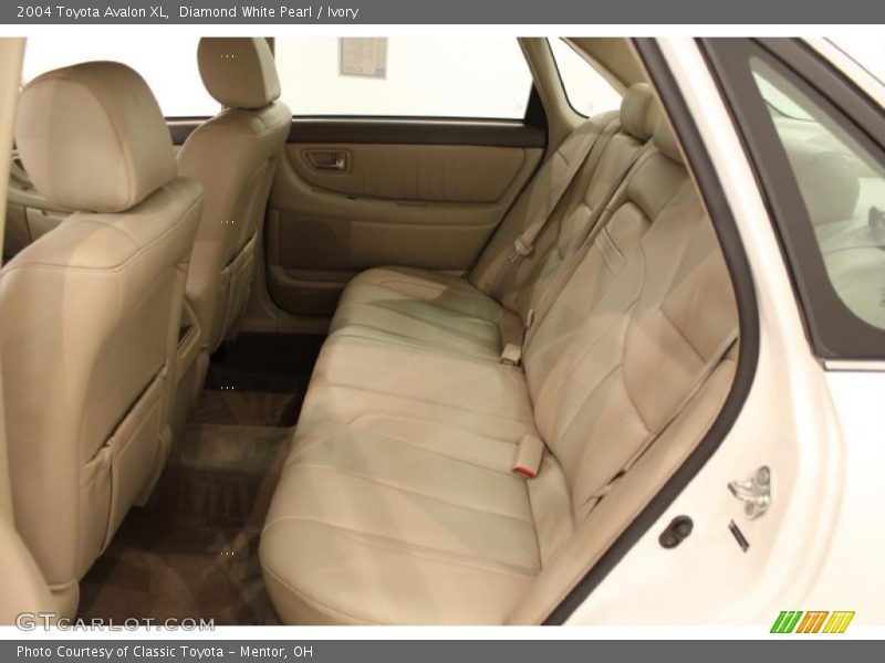 Diamond White Pearl / Ivory 2004 Toyota Avalon XL