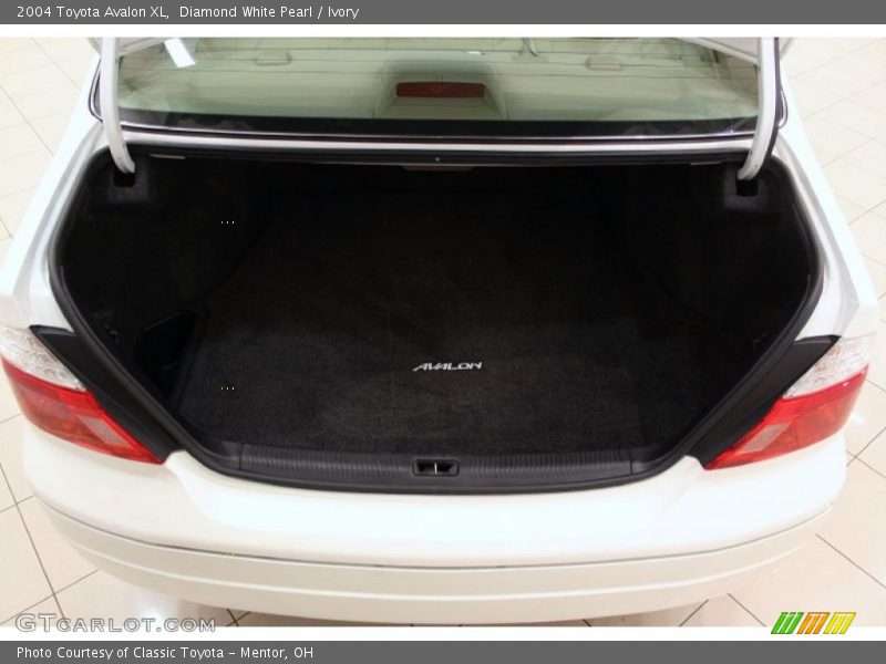 Diamond White Pearl / Ivory 2004 Toyota Avalon XL