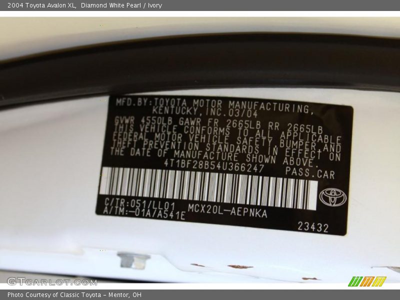 Diamond White Pearl / Ivory 2004 Toyota Avalon XL