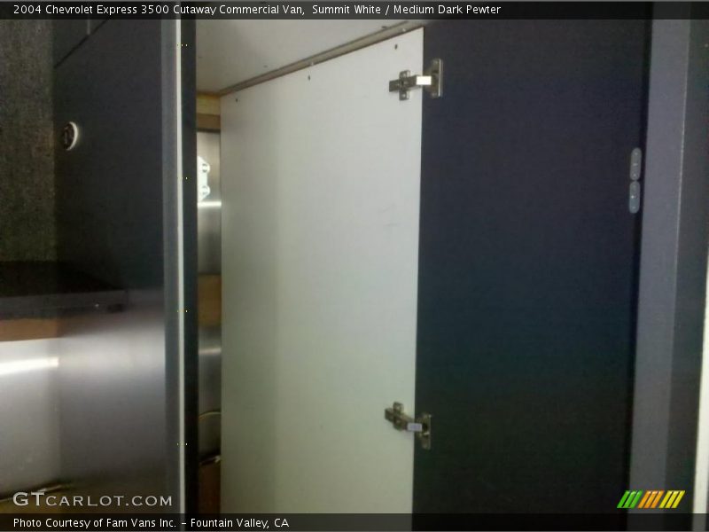 Summit White / Medium Dark Pewter 2004 Chevrolet Express 3500 Cutaway Commercial Van