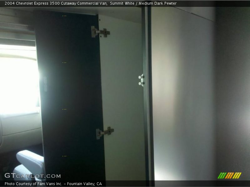 Summit White / Medium Dark Pewter 2004 Chevrolet Express 3500 Cutaway Commercial Van
