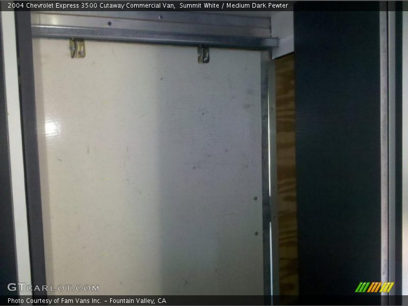 Summit White / Medium Dark Pewter 2004 Chevrolet Express 3500 Cutaway Commercial Van