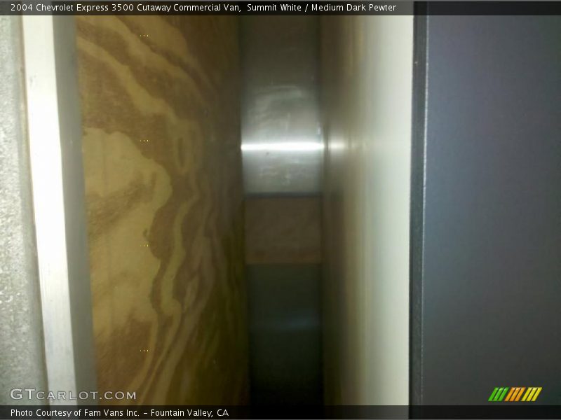 Summit White / Medium Dark Pewter 2004 Chevrolet Express 3500 Cutaway Commercial Van