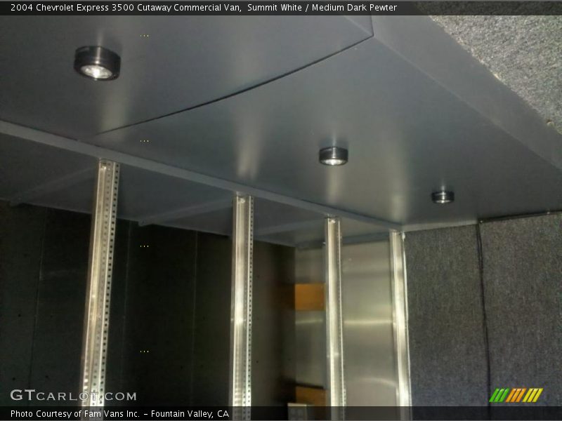Summit White / Medium Dark Pewter 2004 Chevrolet Express 3500 Cutaway Commercial Van