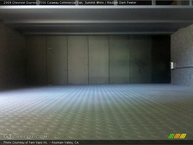 Summit White / Medium Dark Pewter 2004 Chevrolet Express 3500 Cutaway Commercial Van