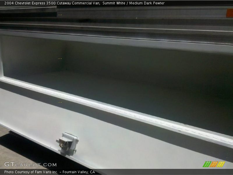 Summit White / Medium Dark Pewter 2004 Chevrolet Express 3500 Cutaway Commercial Van
