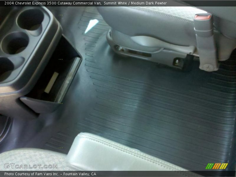 Summit White / Medium Dark Pewter 2004 Chevrolet Express 3500 Cutaway Commercial Van