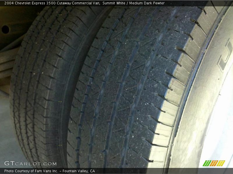 Summit White / Medium Dark Pewter 2004 Chevrolet Express 3500 Cutaway Commercial Van