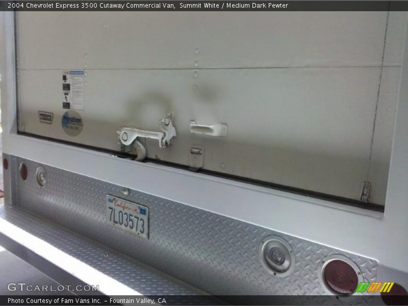 Summit White / Medium Dark Pewter 2004 Chevrolet Express 3500 Cutaway Commercial Van