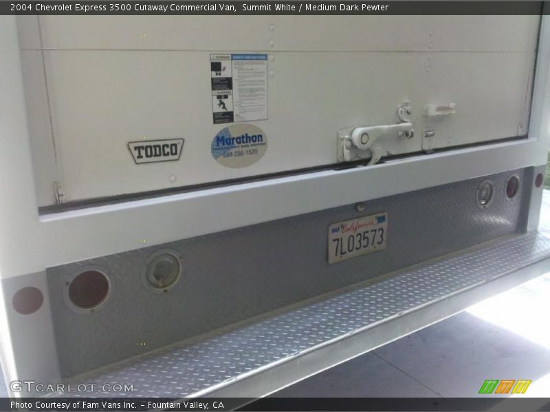 Summit White / Medium Dark Pewter 2004 Chevrolet Express 3500 Cutaway Commercial Van