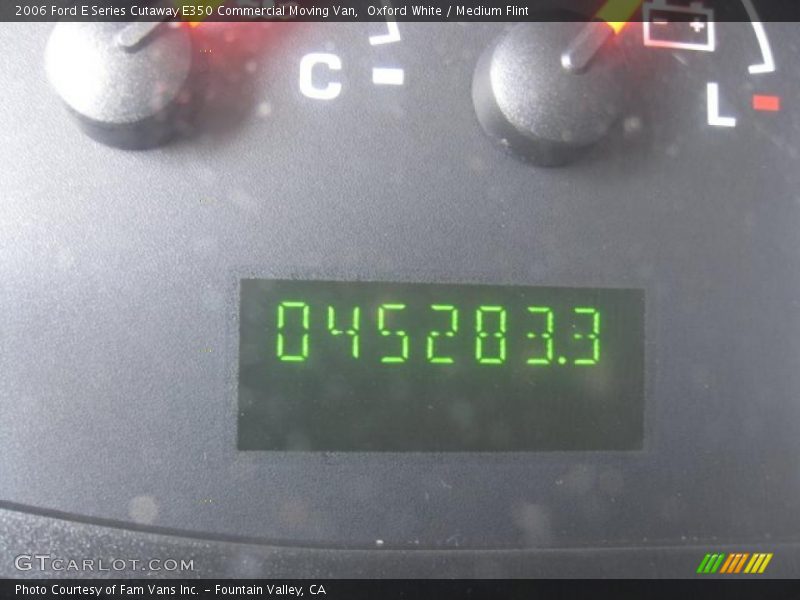 Oxford White / Medium Flint 2006 Ford E Series Cutaway E350 Commercial Moving Van