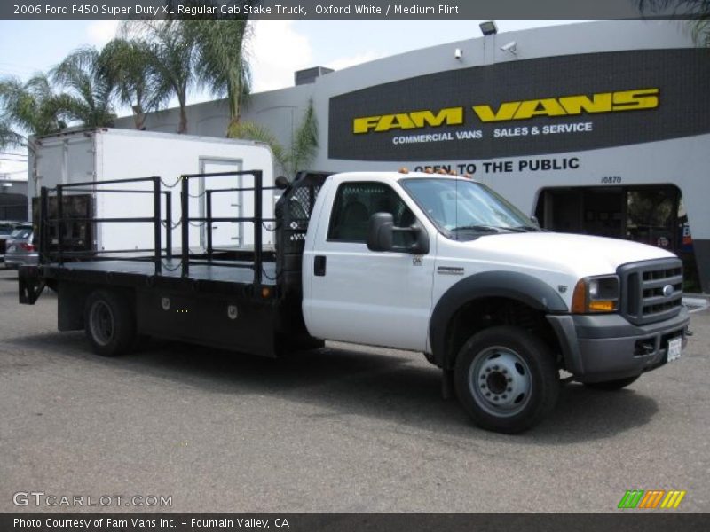 Oxford White / Medium Flint 2006 Ford F450 Super Duty XL Regular Cab Stake Truck