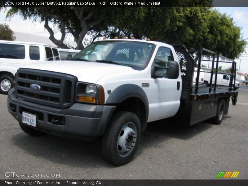 Oxford White / Medium Flint 2006 Ford F450 Super Duty XL Regular Cab Stake Truck