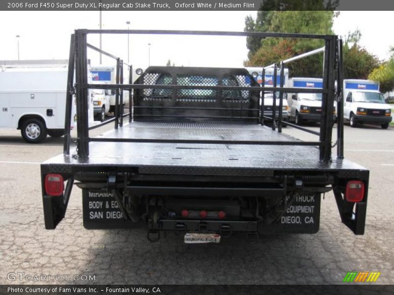 Oxford White / Medium Flint 2006 Ford F450 Super Duty XL Regular Cab Stake Truck