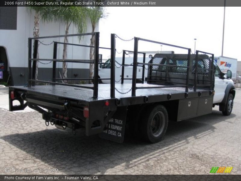 Oxford White / Medium Flint 2006 Ford F450 Super Duty XL Regular Cab Stake Truck