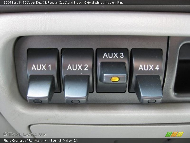 Controls of 2006 F450 Super Duty XL Regular Cab Stake Truck