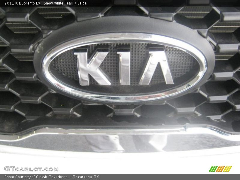 Snow White Pearl / Beige 2011 Kia Sorento EX