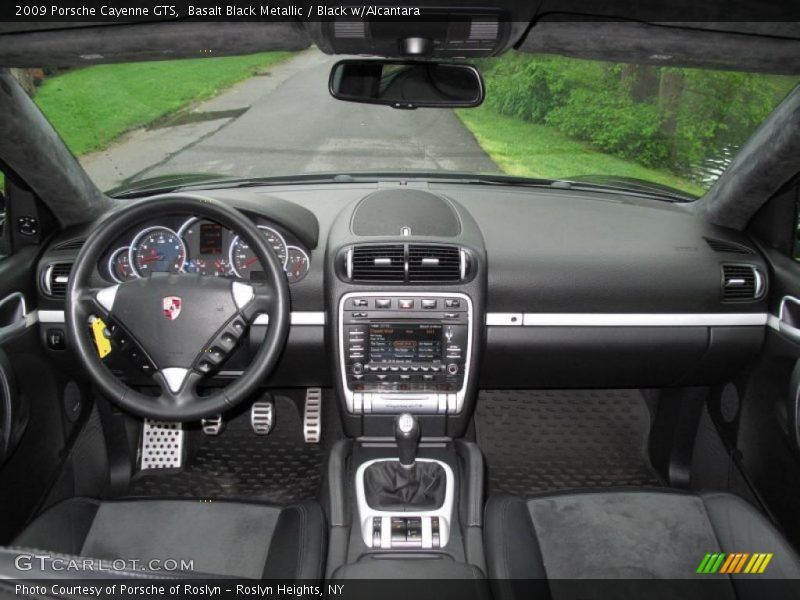 Dashboard of 2009 Cayenne GTS