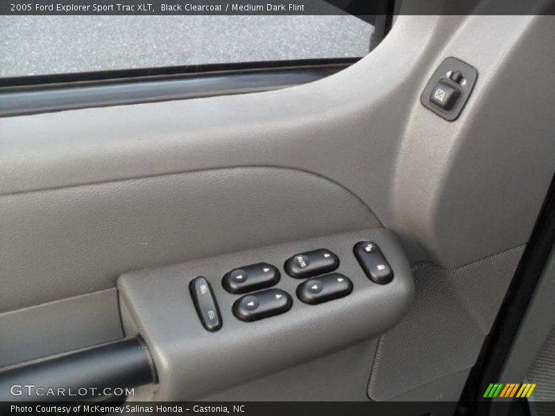 Black Clearcoat / Medium Dark Flint 2005 Ford Explorer Sport Trac XLT