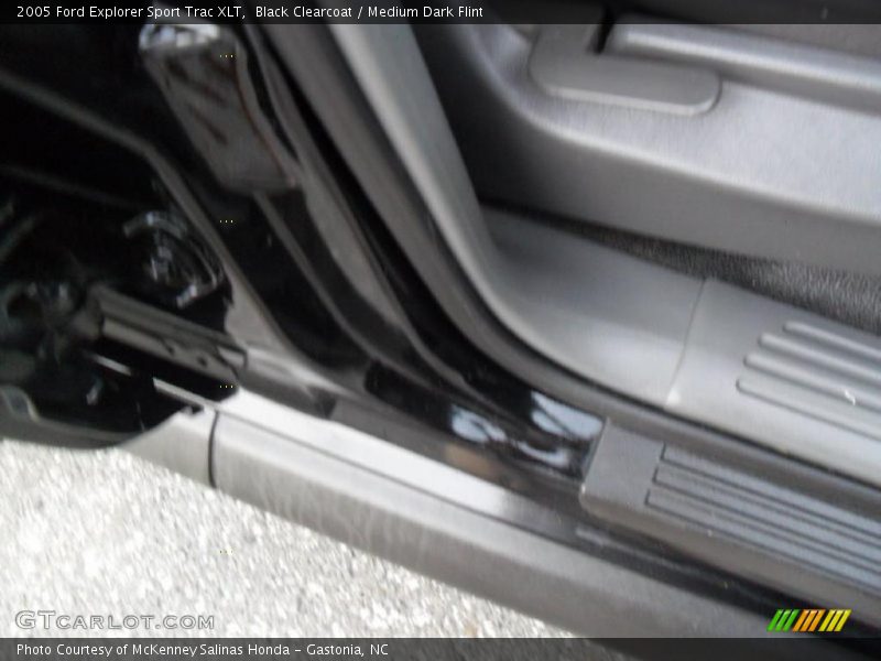 Black Clearcoat / Medium Dark Flint 2005 Ford Explorer Sport Trac XLT