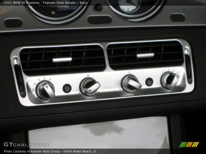 Controls of 2002 Z8 Roadster