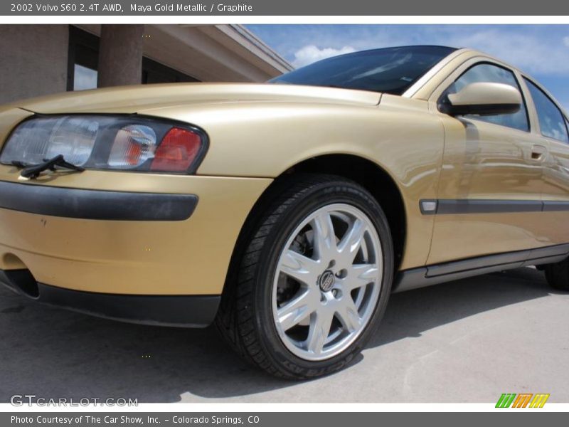 Maya Gold Metallic / Graphite 2002 Volvo S60 2.4T AWD