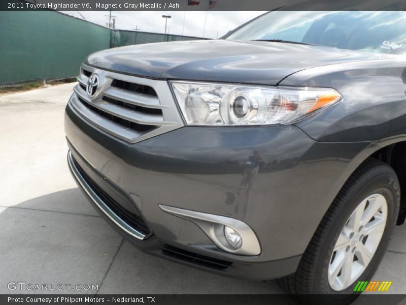 Magnetic Gray Metallic / Ash 2011 Toyota Highlander V6