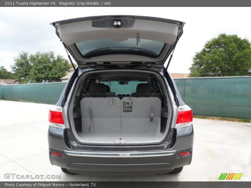 Magnetic Gray Metallic / Ash 2011 Toyota Highlander V6