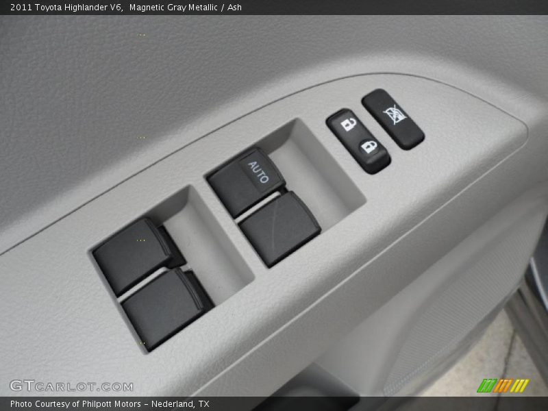 Magnetic Gray Metallic / Ash 2011 Toyota Highlander V6