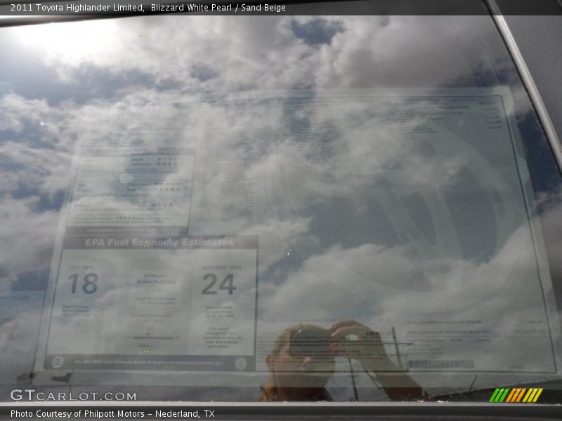 Blizzard White Pearl / Sand Beige 2011 Toyota Highlander Limited