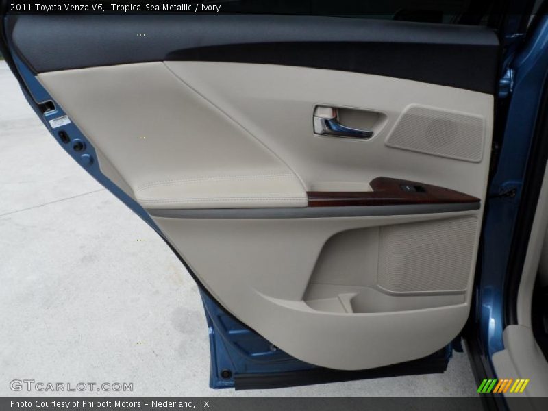 Door Panel of 2011 Venza V6