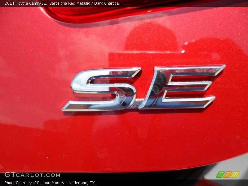 Barcelona Red Metallic / Dark Charcoal 2011 Toyota Camry SE
