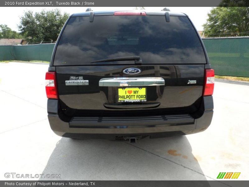 Tuxedo Black / Stone 2010 Ford Expedition XLT