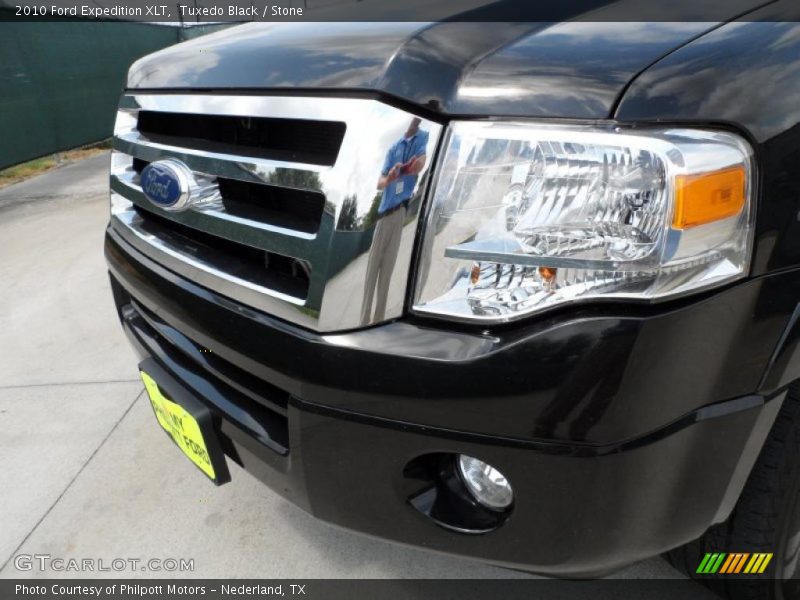 Tuxedo Black / Stone 2010 Ford Expedition XLT