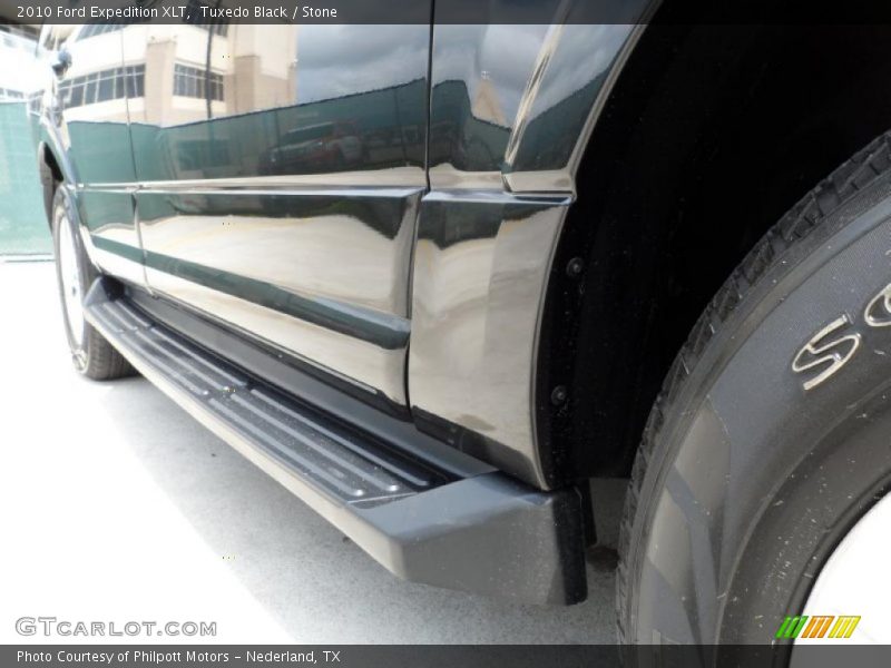 Tuxedo Black / Stone 2010 Ford Expedition XLT