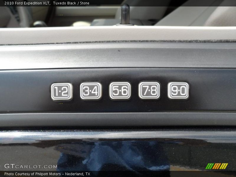 Tuxedo Black / Stone 2010 Ford Expedition XLT