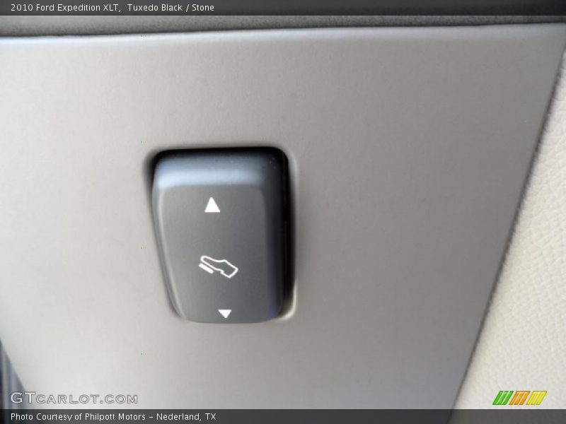 Tuxedo Black / Stone 2010 Ford Expedition XLT