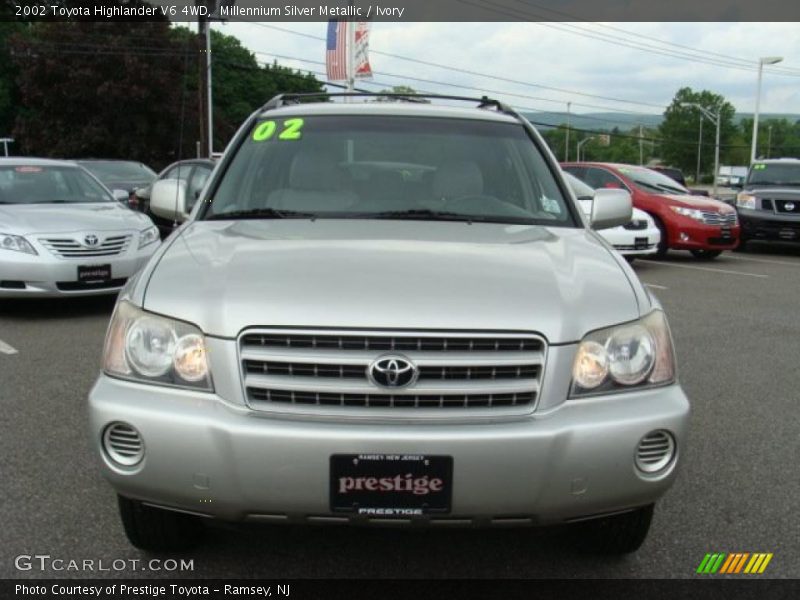Millennium Silver Metallic / Ivory 2002 Toyota Highlander V6 4WD