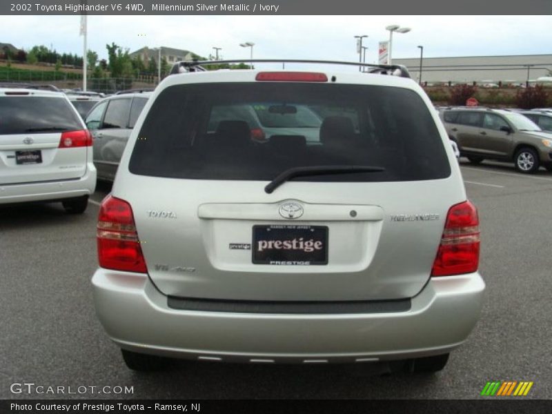 Millennium Silver Metallic / Ivory 2002 Toyota Highlander V6 4WD
