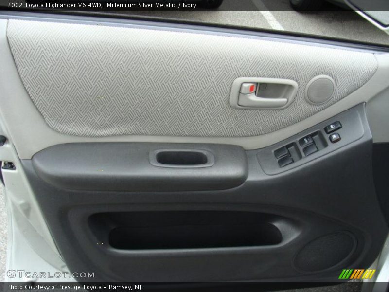 Millennium Silver Metallic / Ivory 2002 Toyota Highlander V6 4WD