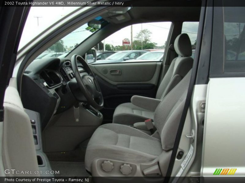 Millennium Silver Metallic / Ivory 2002 Toyota Highlander V6 4WD
